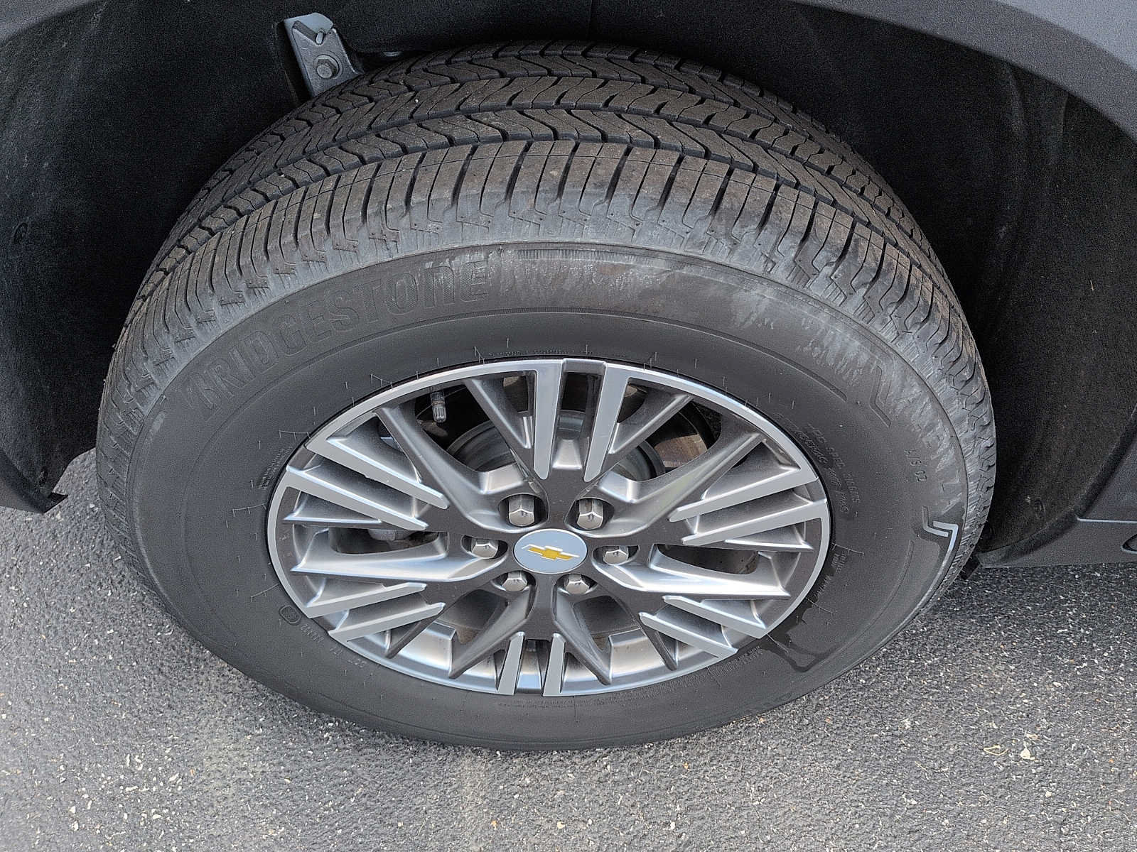 Used 2026 Chevrolet Traverse LT FWD image 9