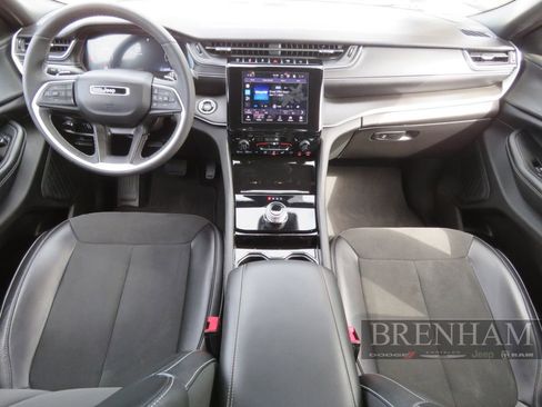 Used 2023 Jeep Grand Cherokee Altitude RWD image 18