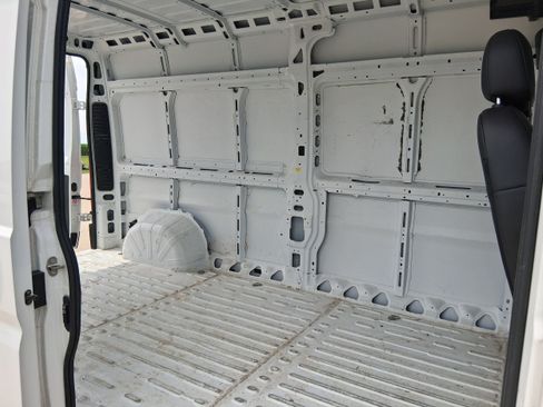 Used 2025 RAM ProMaster 2500 w/ Convenience Group FWD image 15