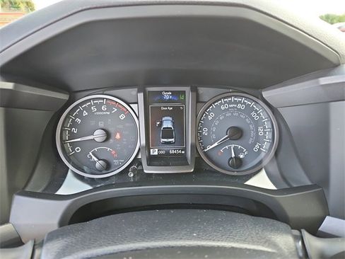 Used 2021 Toyota Tacoma TRD Off-Road image 18