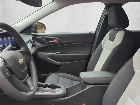 Used 2024 Chevrolet Trax LS image 11