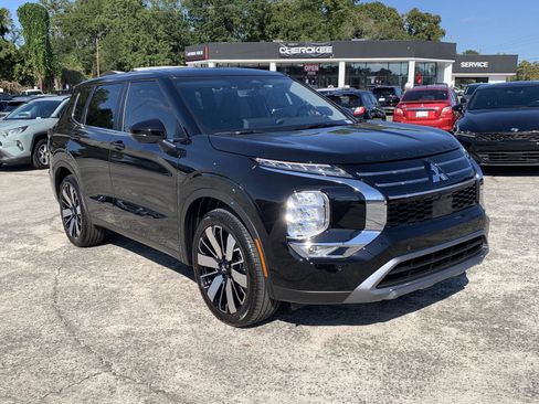 New 2025 Mitsubishi Outlander SE image 1