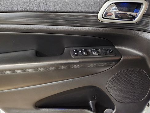 Used 2019 Jeep Grand Cherokee Altitude image 41