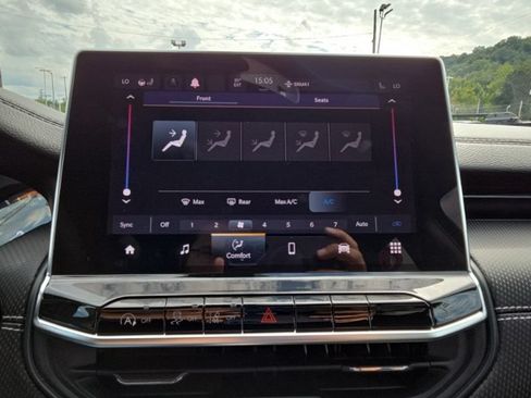 Used 2023 Jeep Compass Latitude w/ Convenience Group AWD/4WD image 35