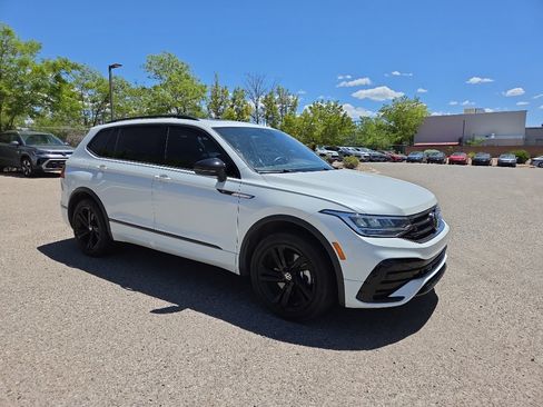 Used 2023 Volkswagen Tiguan SE R-Line AWD/4WD image 9