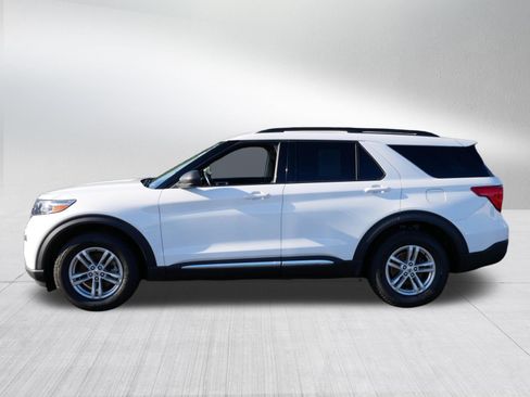 Used 2020 Ford Explorer XLT w/ Comfort Package AWD/4WD image 4
