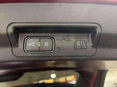 Used 2020 Ford Explorer Limited image 32