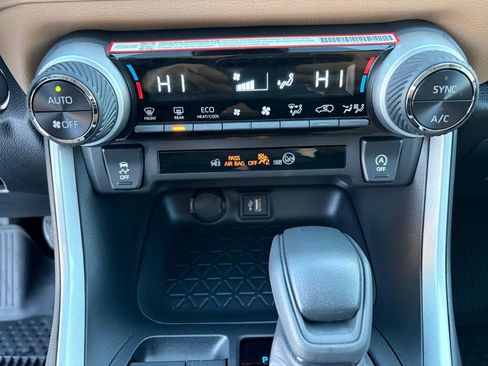 Used 2025 Toyota RAV4 XLE image 18