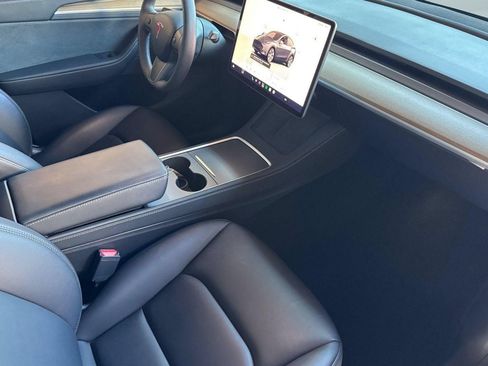 Used 2023 Tesla Model Y Long Range AWD/4WD image 33