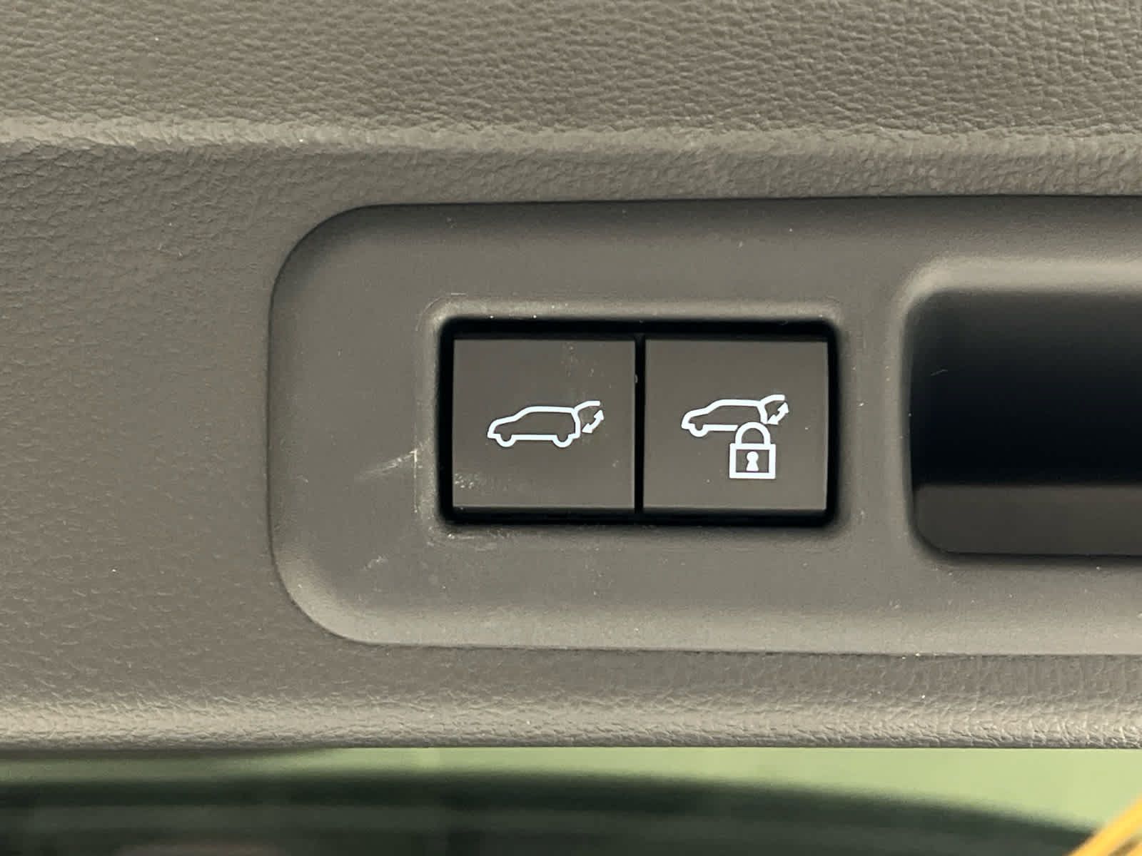 Used 2025 Toyota Sequoia Platinum AWD/4WD image 10