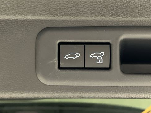 Used 2025 Toyota Sequoia Platinum image 10