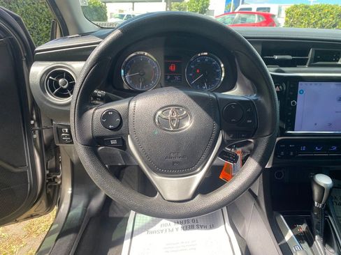 Used 2019 Toyota Corolla LE image 32