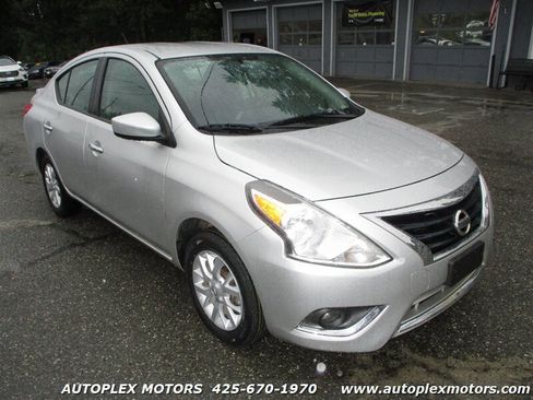 Used 2018 Nissan Versa SV image 1