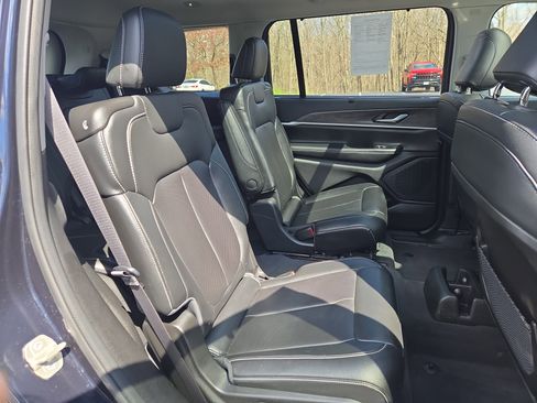 Used 2024 Jeep Grand Cherokee L Limited w/ Luxury Tech Group II image 28