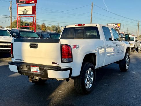 Used 2014 GMC Sierra 2500 Denali w/ Suspension Package, Off-Road image 5