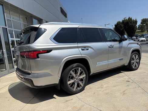 Used 2023 Toyota Sequoia Capstone AWD/4WD image 6