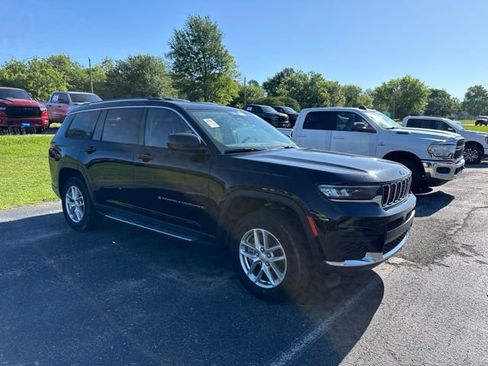 Used 2023 Jeep Grand Cherokee L Laredo w/ Luxury Tech Group I RWD image 3