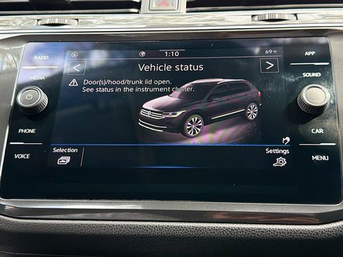 Used 2022 Volkswagen Tiguan SE image 31