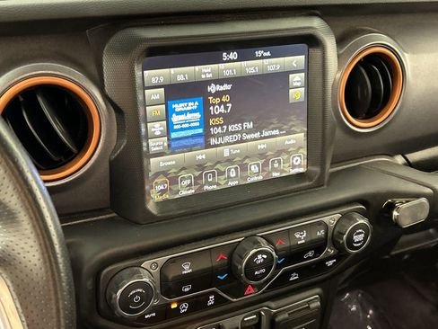 Used 2023 Jeep Gladiator Mojave AWD/4WD image 16