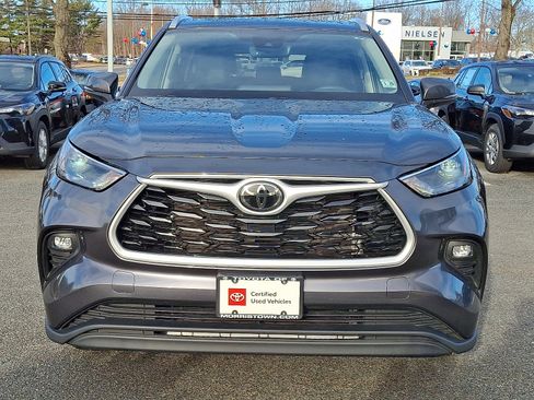 Certified 2024 Toyota Highlander XLE image 2