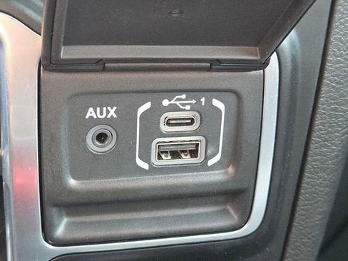 Used 2022 Jeep Gladiator Sport AWD/4WD image 12