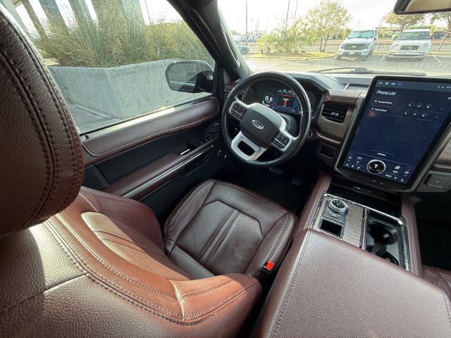 Used 2022 Ford Expedition Limited RWD image 12