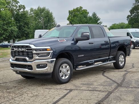 Used 2026 RAM 2500 Big Horn AWD/4WD image 2