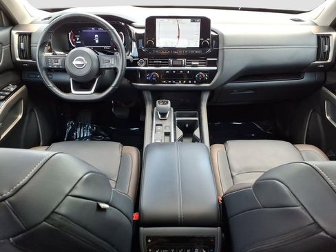 Used 2024 Nissan Pathfinder Platinum FWD image 12