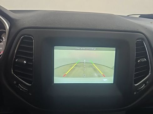 Used 2019 Jeep Compass Latitude image 10