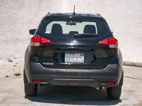 Used 2019 Nissan Kicks S FWD image 7