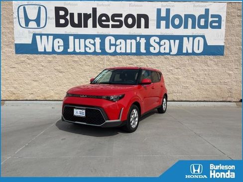 Used 2025 Kia Soul LX w/ LX Technology Package FWD image 1