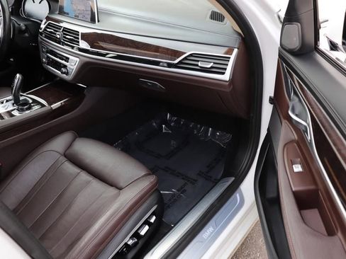 Used 2016 BMW 740i image 30