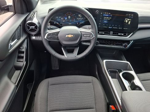 Used 2025 Chevrolet Equinox LT AWD/4WD image 11