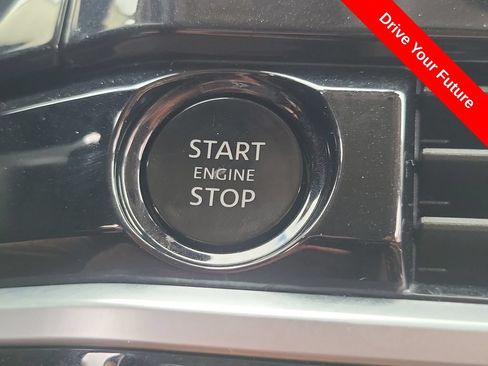 Used 2025 Nissan Pathfinder Platinum FWD image 9