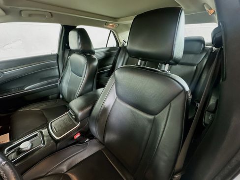 Used 2017 Chrysler 300 C image 20