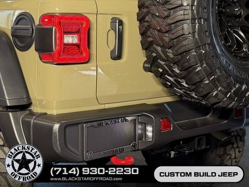 Used 2025 Jeep Wrangler Unlimited Rubicon AWD/4WD image 9