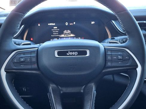 Used 2023 Jeep Grand Cherokee Limited w/ Black Appearance Package image 15