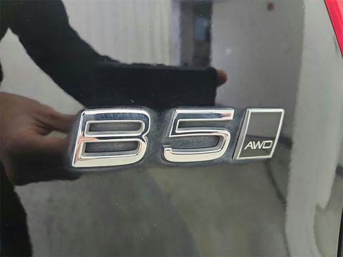 Used 2023 Volvo XC40 B5 Plus image 32