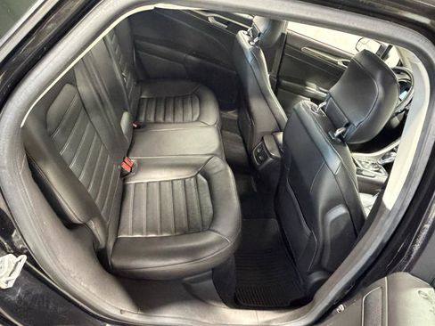 Used 2014 Ford Fusion SE w/ Equipment Group 202A FWD image 15