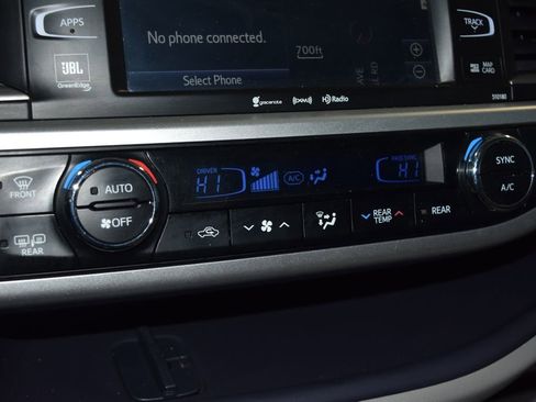 Used 2017 Toyota Highlander Limited image 14