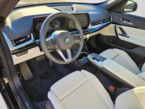 Used 2026 BMW X1 xDrive28i AWD/4WD image 3