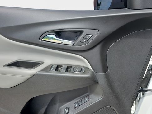 Used 2020 Chevrolet Equinox Premier FWD image 27