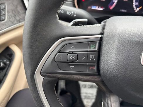 Used 2025 Jeep Grand Cherokee L Limited image 13