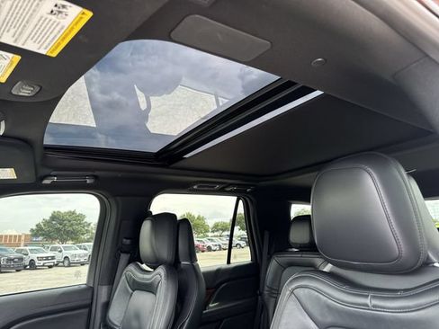 Used 2024 Lincoln Navigator Reserve AWD/4WD image 22