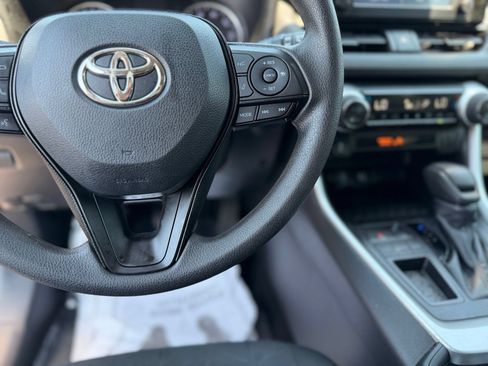 Used 2019 Toyota RAV4 XLE FWD image 18