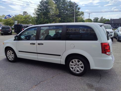 Used 2016 Dodge Grand Caravan American Value Package w/ UConnect Hands-Free Group FWD image 5