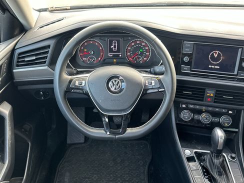 Used 2021 Volkswagen Jetta SE w/ SE Cold Weather Package image 13