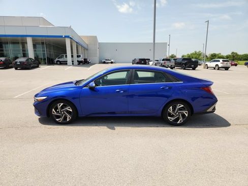 Used 2025 Hyundai Elantra Limited FWD image 4