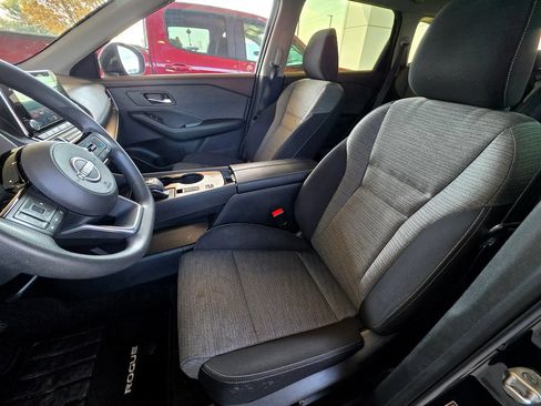 Used 2023 Nissan Rogue SV FWD image 14