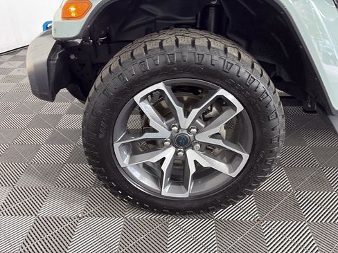 Used 2024 Jeep Wrangler Unlimited w/ Convenience Group AWD/4WD image 16